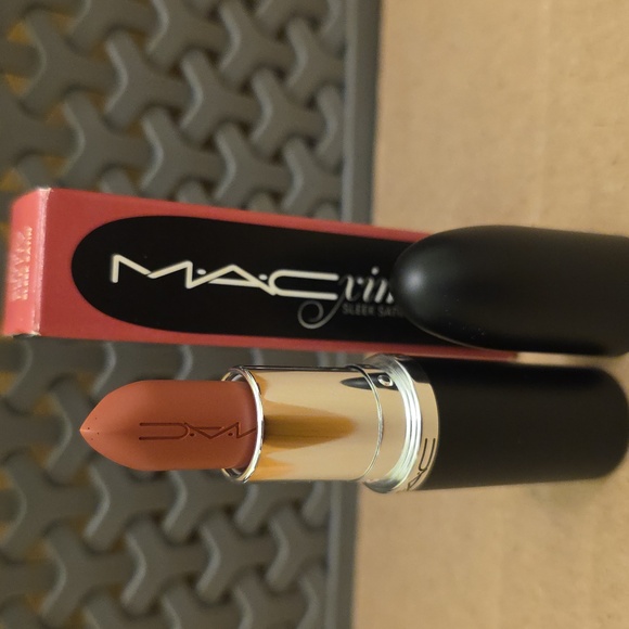 M·A·CXIMAL SILKY MATTE LIPSTICK SITTING PRETTY. BNIB - Picture 4 of 8